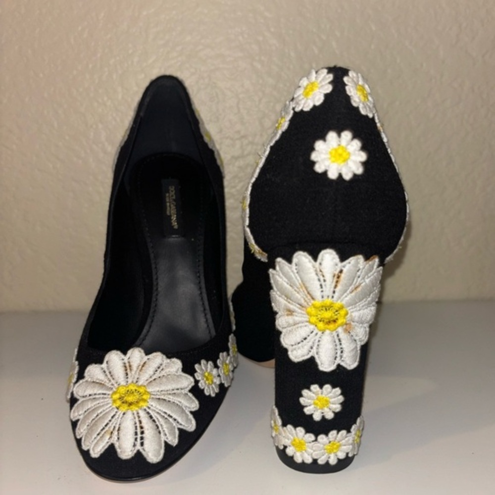 Dolce and Gabbana Sz 37 Heels